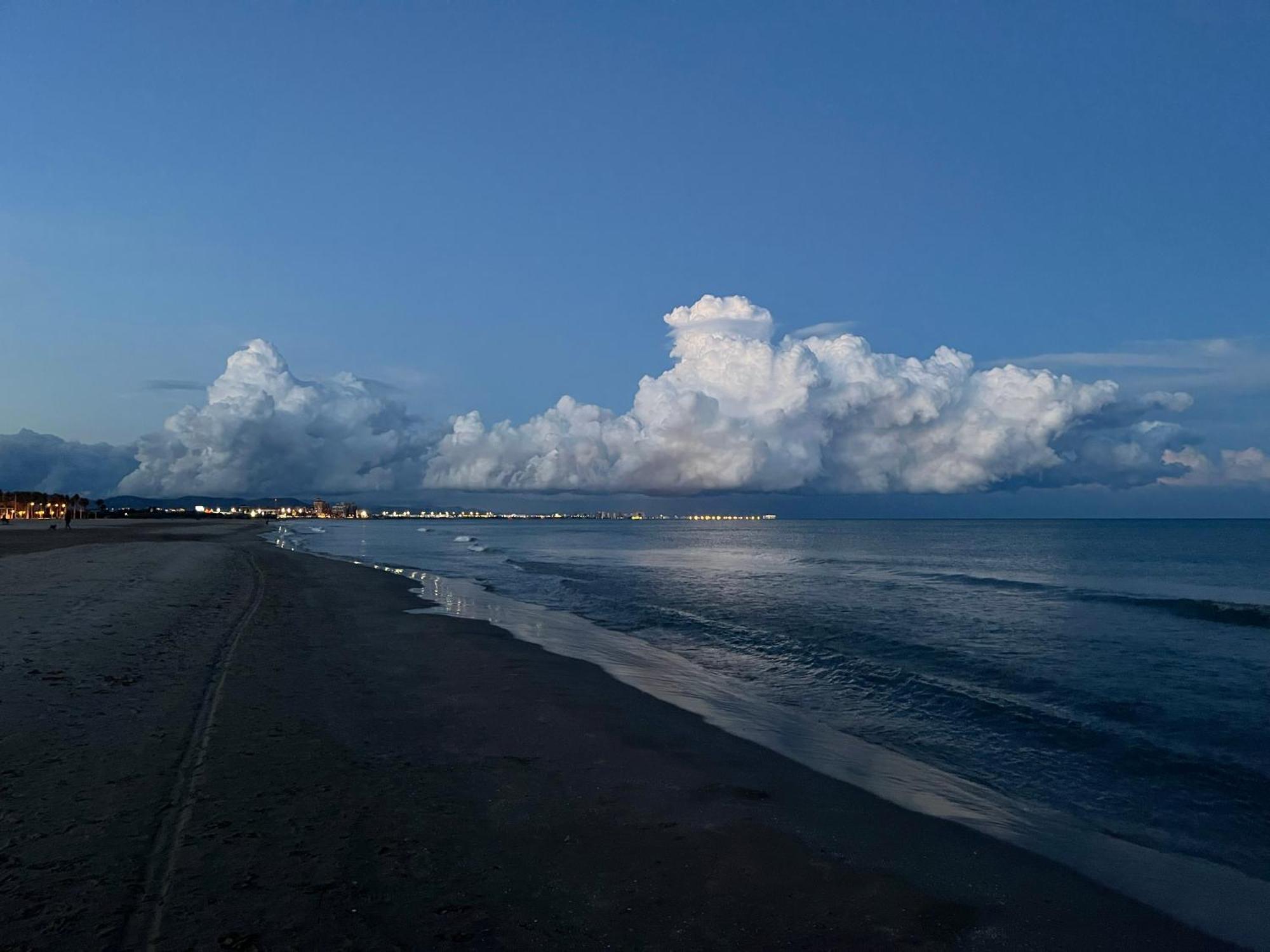 Stylish Well-Connected Beachfront Flat Βαλένθια Εξωτερικό φωτογραφία