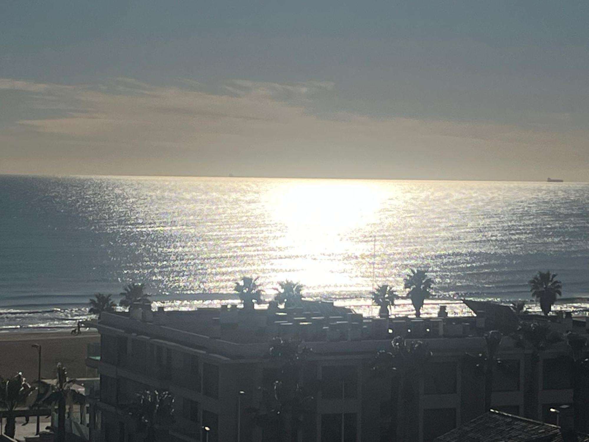 Stylish Well-Connected Beachfront Flat Βαλένθια Εξωτερικό φωτογραφία